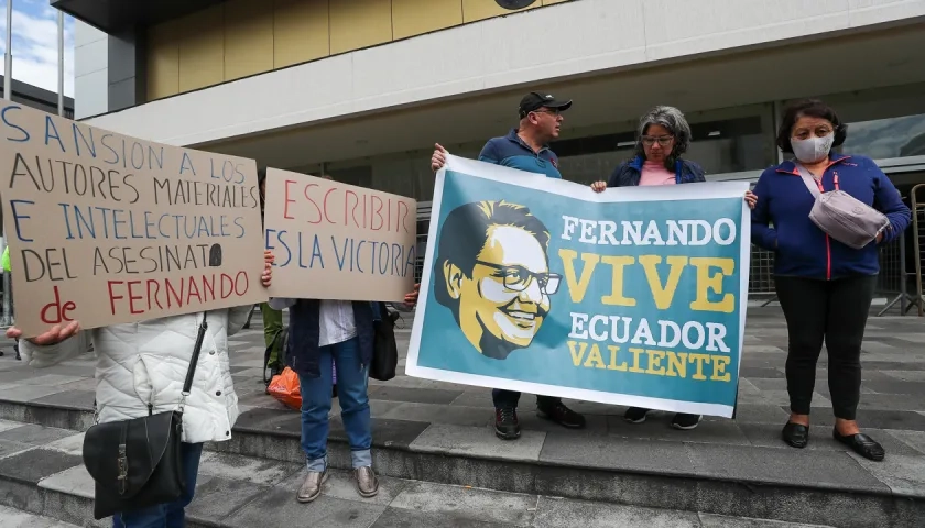 Familiares y amigos del asesinado candidato presidencial ecuatoriano Fernando Villavicencio.