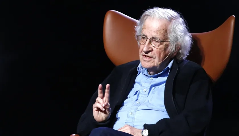 El escritor y filósofo Noam Chomsky.