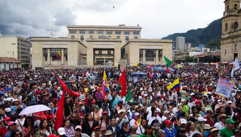 Los maestros en la manifestación del miércoles en la Plaza de Bolívar de Bogotá