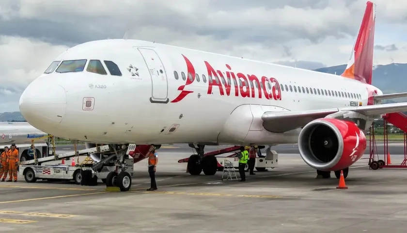 Avianca es una de las empresas que canceló vuelos.