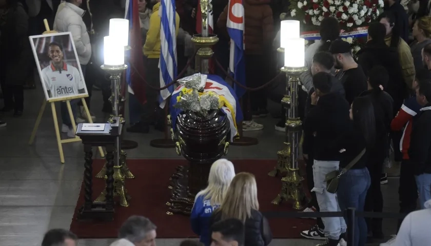 El funeral de Juan Izquierdo se cumplió en la sede de Nacional de Montevideo.