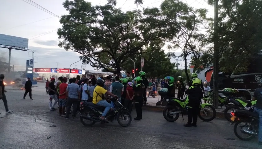 Bloqueo en la prolongación de Murillo, cerca del Portal de Soledad. 