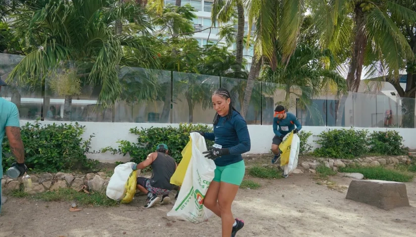 Participantes recogieron basura mientras hacían deporte.