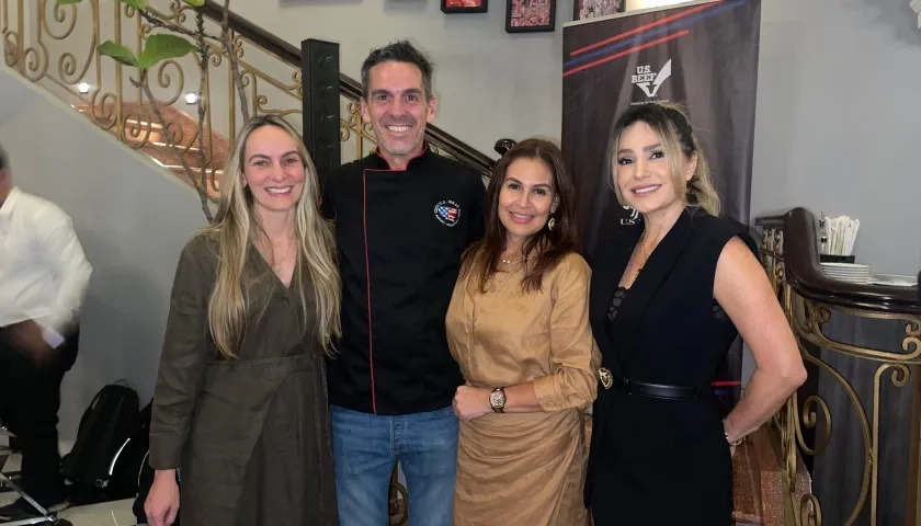 María Isabel Ruiz, Nicolás Díaz, Dina Valencia y Francisca Vetencourt.