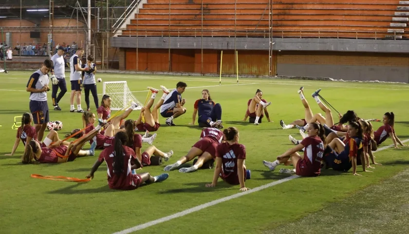 La selección de España entrenando en el Polideportivo Sur de Envigado. 