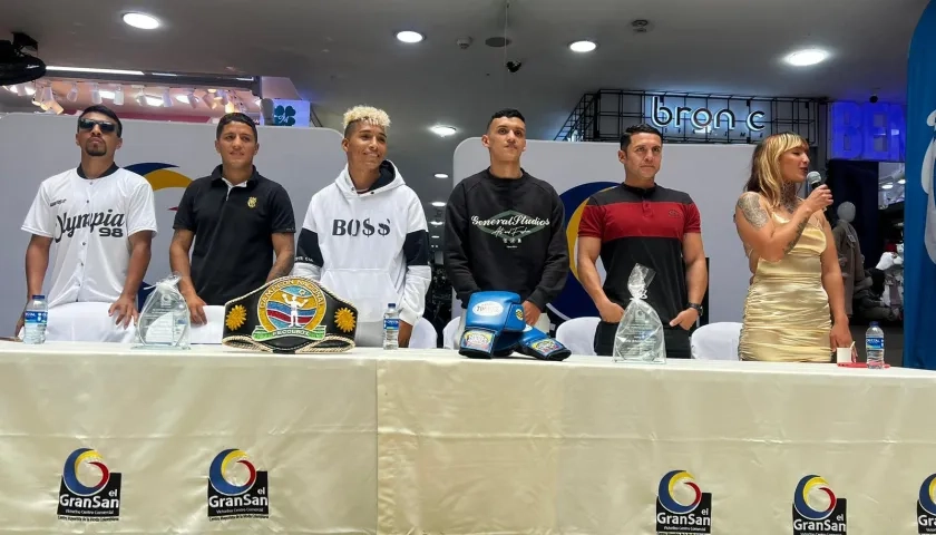 Grupo de boxeadores que participará en la tercera edición de 'Ring de Honor', en Bogotá. 