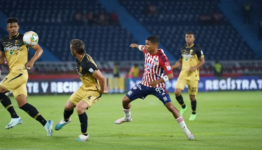 José Enamorado durante el partido contra Águilas Doradas. 