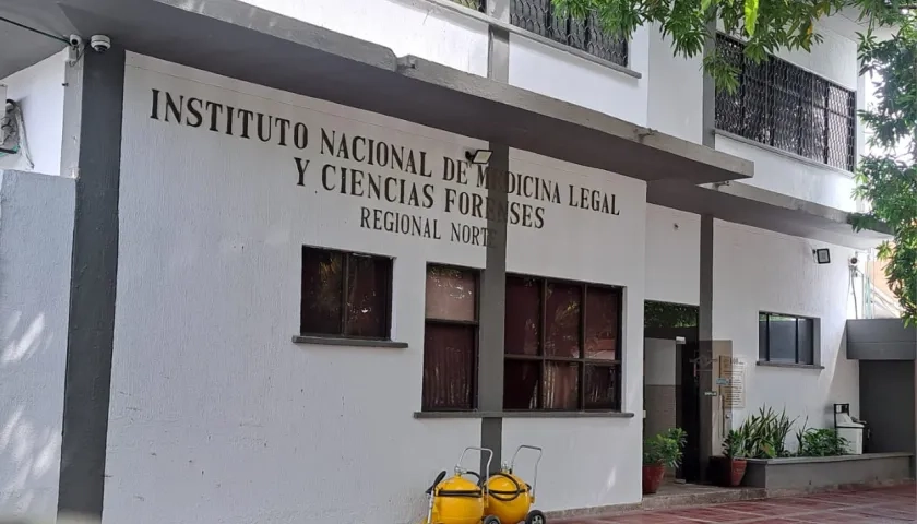 El cuerpo de Yonatan Díaz García fue llevado a Medicina Legal. 