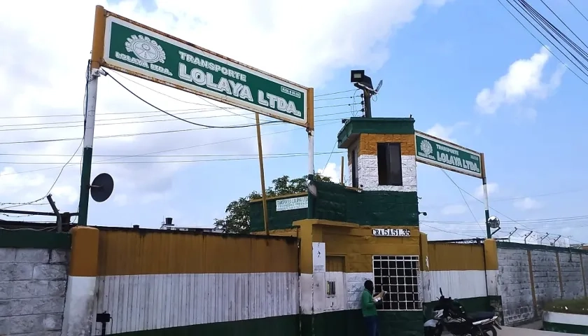 Fachada de la nevada de Transporte Lolaya. 