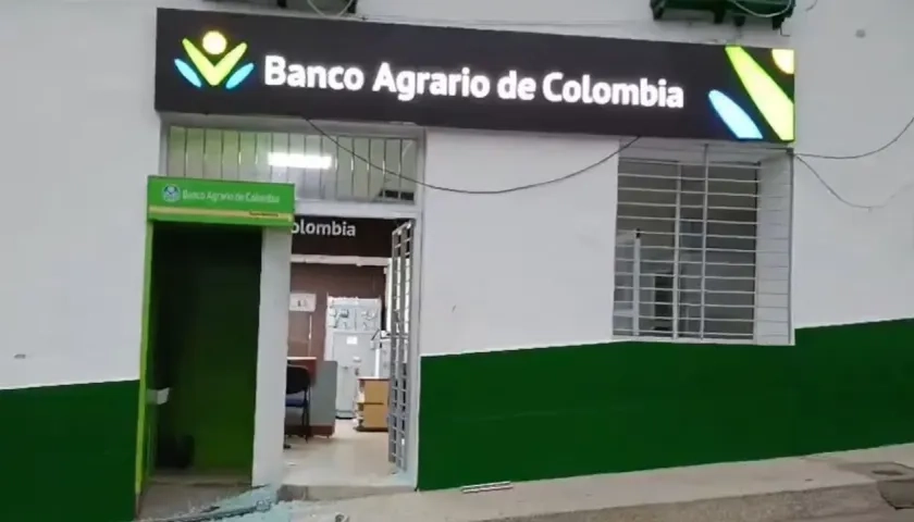 Uno de los bancos atacados.