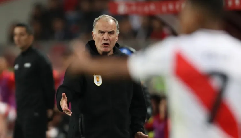 Marcelo Bielsa no la pasa bien con Uruguay tras las declaraciones de Luis Suárez. 