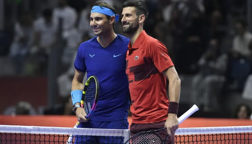 Rafael Nadal y Novak Djokovic antes de comenzar su exhibición, en Riad.