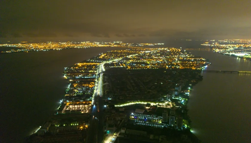 Fotografía aérea de sectores sin luz en Guayaquil.