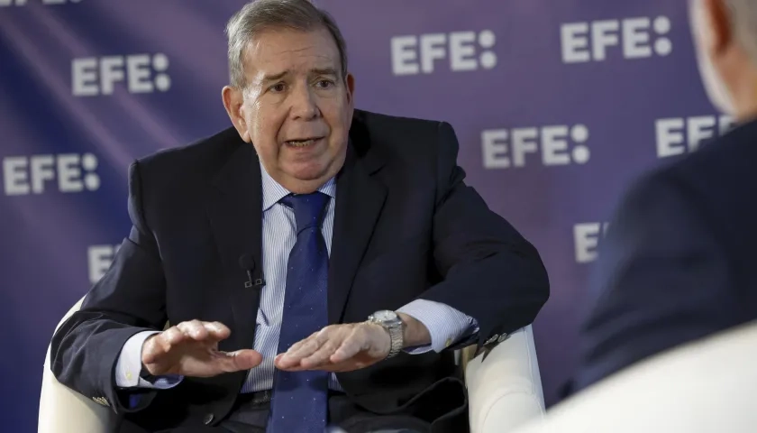  Edmundo González Urrutia, durante la entrevista con EFE.