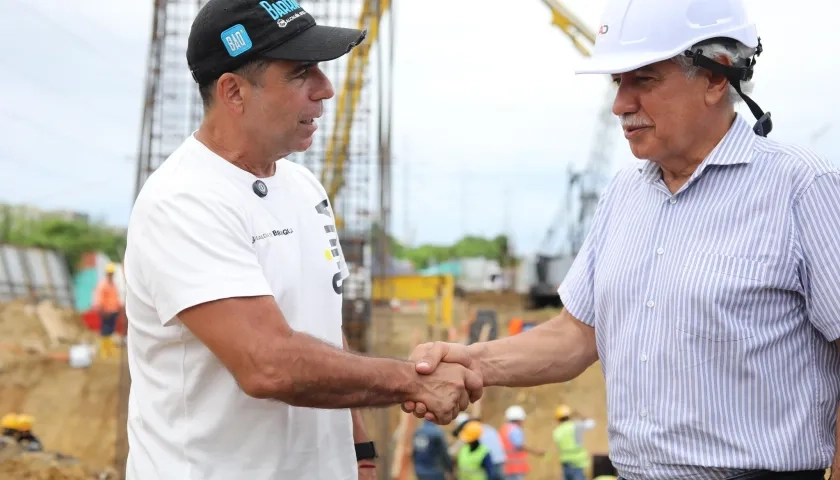 Alcalde de Barranquilla, Alejandro Char, visitando las obras del intercambiador vial de la Circunvalar con carrera 43. 