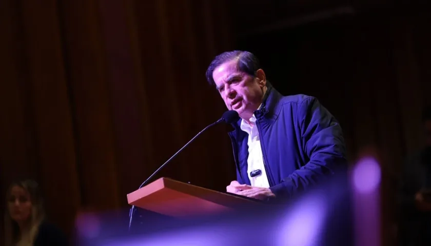 Juan Fernando Cristo en la Asamblea Nacional por la Paz.