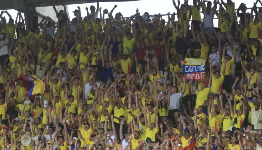 Los hinchas de la selección Colombia en el estadio Metropolitano.