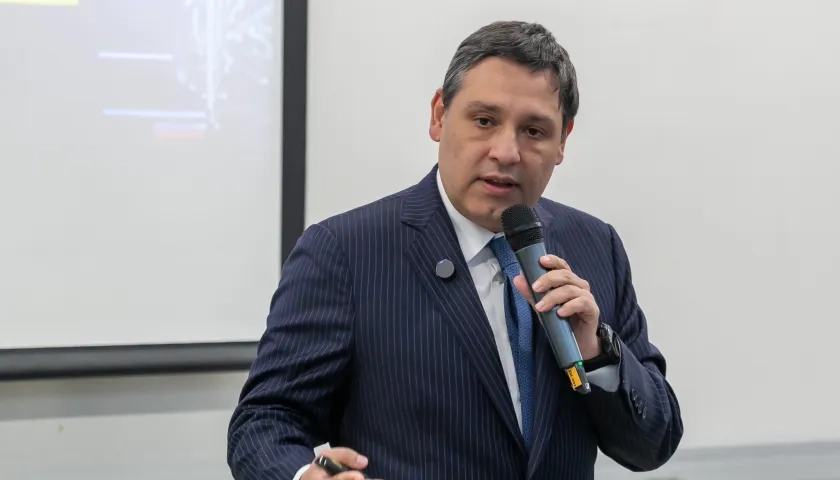 Mauricio Lizcano, Ministro de las TIC, respalda el proyecto de ley.