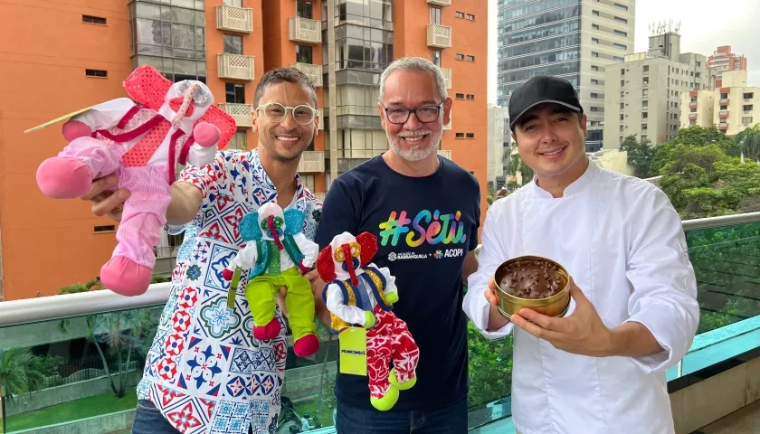 Jose Benjumea, expositor, Hemel Noreña, coordinador del sector social LGBTIQ+ y Ernesto Palacio, chef.