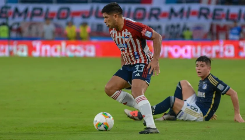 El argentino Nicolás Zalazar durante el partido contra Millonarios. 