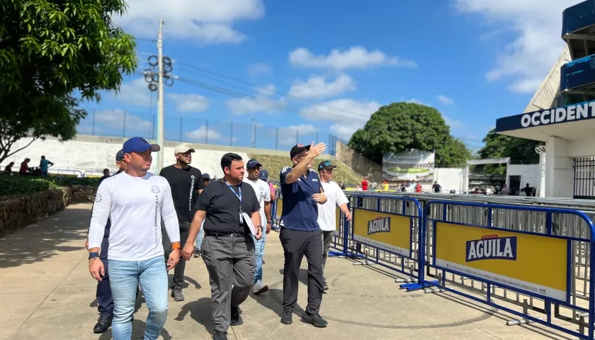 Distrito de Barranquilla y otras autoridades en recorrido de inspección del Metropolitano.