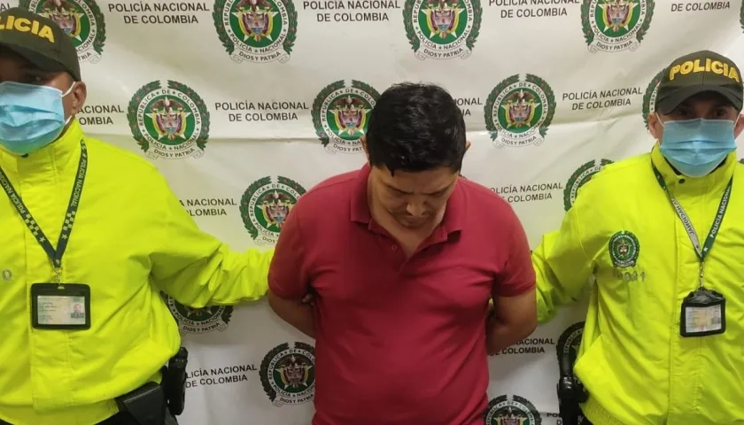 El docente Leider de Jesús González Altahona cuando fue capturado.