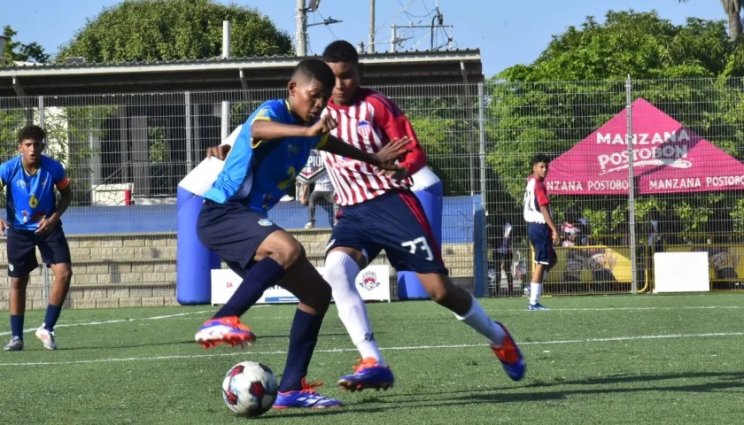 Acción de la final entre Junior y Academia de Crespo, en la categoría 2010. 