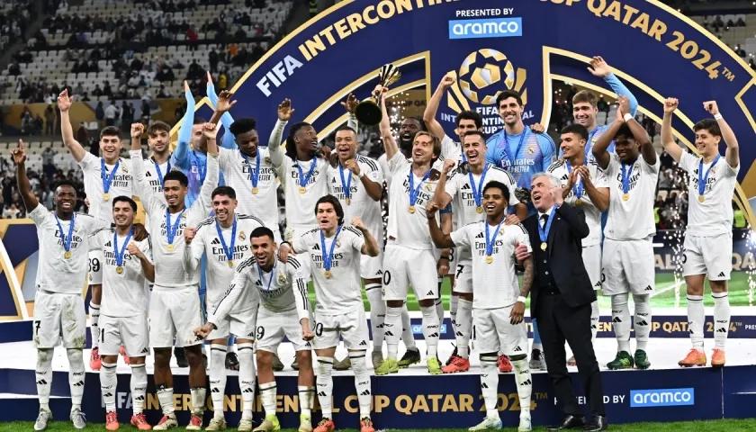 Jugadores del Real Madrid celebran su cuarto título en la Copa Intercontinental. 