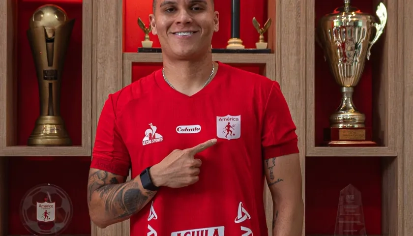 Juan Fernando Quintero con la camiseta del América de Cali.