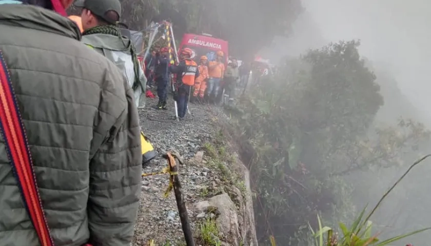 Abismo en el que cayó camioneta. 