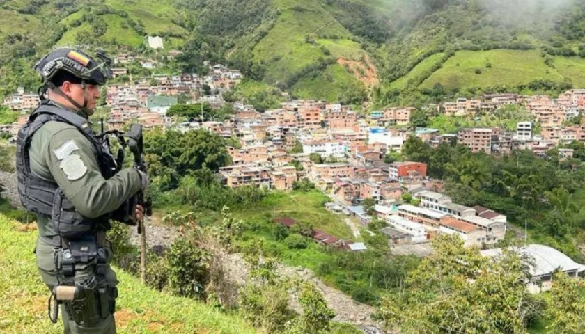 Fuerza pública en Briceño.