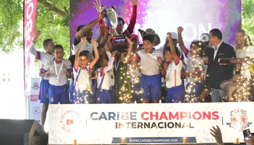 Academia Valledupar, campeón en la categoría 2014 tras vencer en la final a Área Chica.