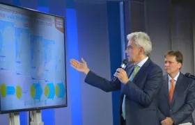 Ricardo Lozano, Ministro de Medio Ambiente, explicando los alcances del fenómeno.