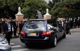 La carroza fúnebre con el féretro del expresidente Belisario Betancur.
