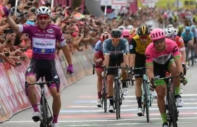 Elia Viviani ganó su segunda etapa del Giro. 