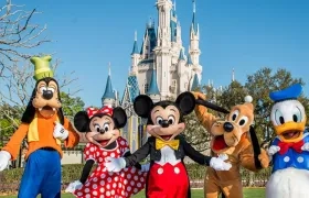El salario mínimo de los empleados de los parques temáticos de World Disney subirá a 15 dólares la hora en 2021.
