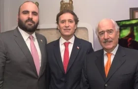 El Representante José Amar, el Embajador Ricardo Hernández y el expresidente de la República Andrés Pastrana.