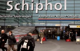 Vista general de la entrada principal del aeropuerto Schiphol en Amsterdam (Holanda).