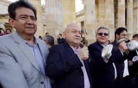 Diógenes Orjuela, presidente de la CUT (izquierda).