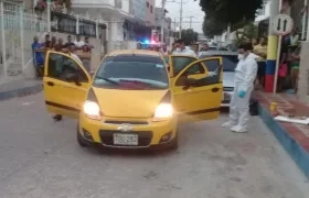 Vehículo de taxista asesinado en Las Gaviotas