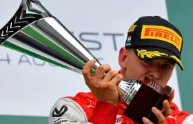 Mick Schumacher, el hijo de Michael Schumacher, logró su primera victoria en la F2 en Hungría.