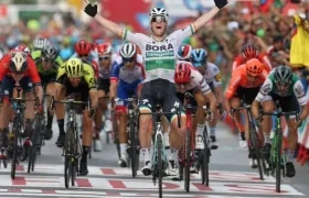 Sam Bennett (Bora) ganó la tercera etapa de La Vuelta.