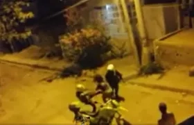 Imágenes del video de la agresión de los uniformados a la mujer en Cartagena.
