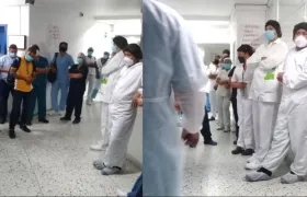 Trabajadores del Hospital Metropolitano en el inicio del cese de actividades.