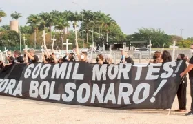 estantes protesta Manifn contra el manejo de la pandemia por parte del Gobierno del presidente Jair Bolsonaro y en homenaje a las 600 mil muertes por Covid-19.