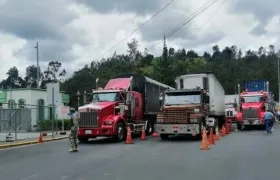 Transportadores en frontera de Colombia y Ecuador.