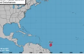 Se esperan condiciones de tormenta tropical con el paso de Elsa por el Caribe.