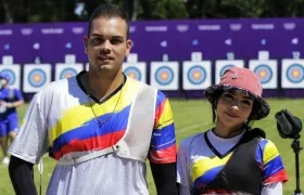 Los arqueros Daniel Pineda y Valentina Acosta. 