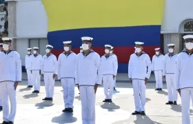Alumnos graduados como marineros. 