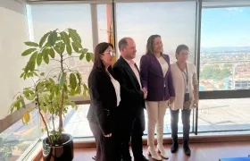 La ministra de Salud, Carolina Corcho, el gobernador Héctor Espinosa, y la secretaria de Salud de Sucre, Sandra Toro.